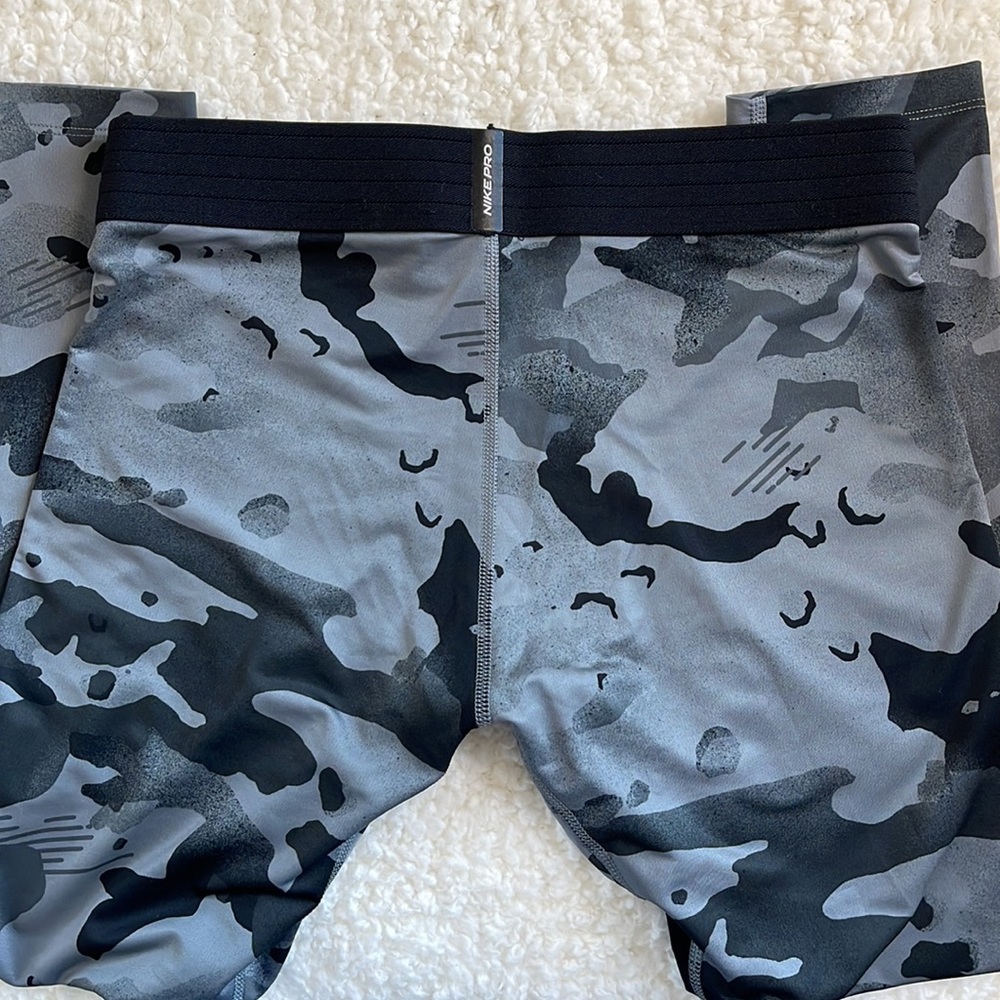 Nike Pro Mid-Length Workout Leggings - Picture 5 of 6